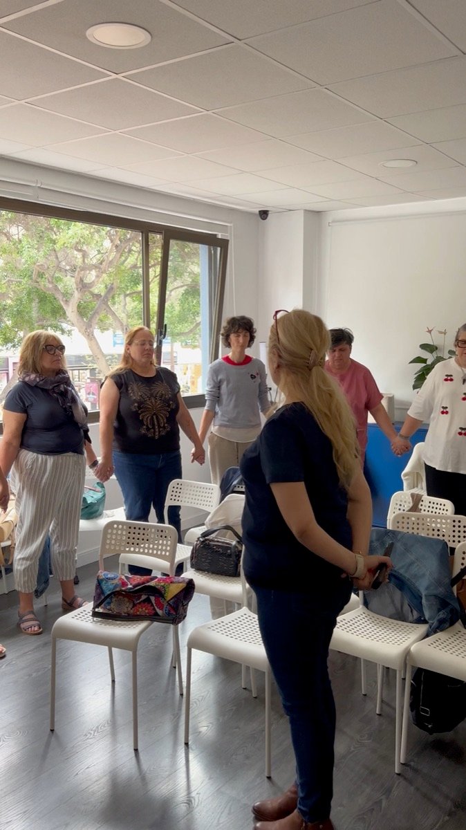 Práctica en círculo durante un taller presencial anterior