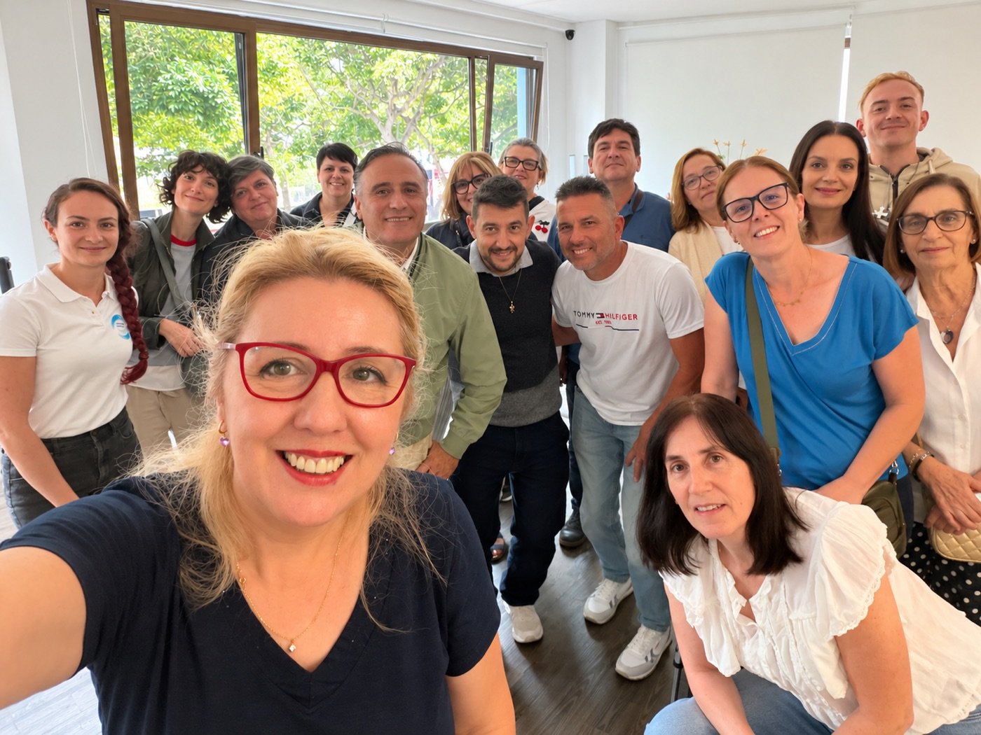 Natalia junto a un grupo de participantes en un encuentro anterior
